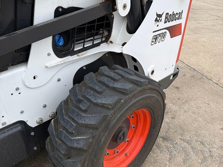 2022-bobcat-s770-image-10