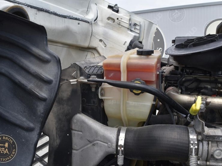 2011-freightliner-cascadia-113-image-59