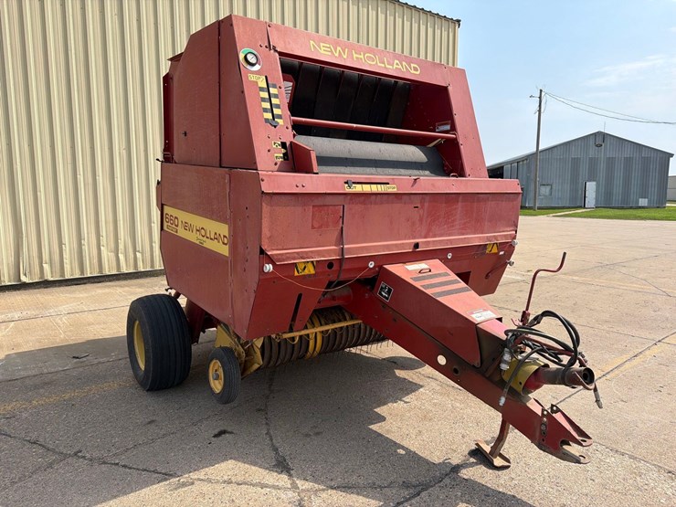 new-holland-660-image-3