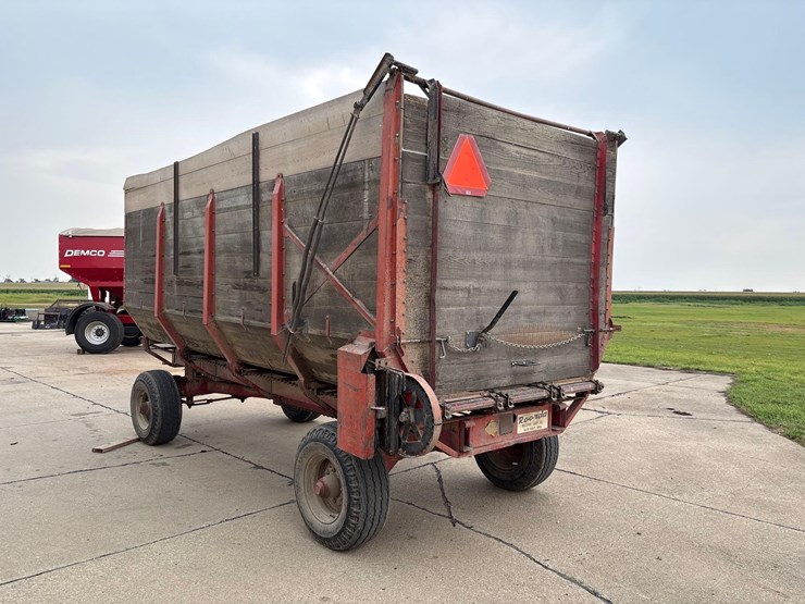 roorda-16ft-rear-unload-silage-wagon-image-4
