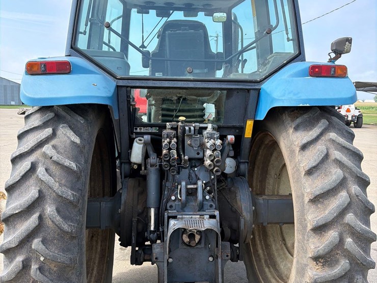 new-holland-8560-image-26