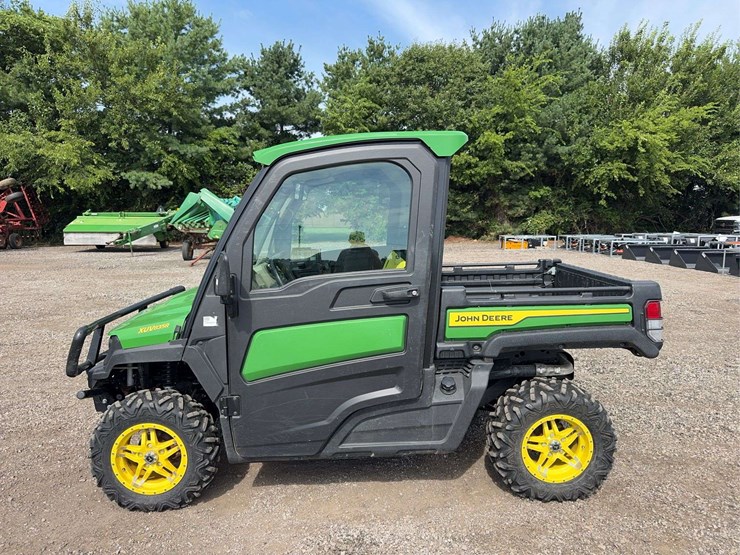 2022-john-deere-gator-image-1