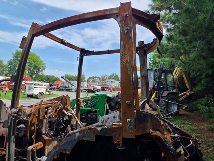 2020-john-deere-4052r-image-22