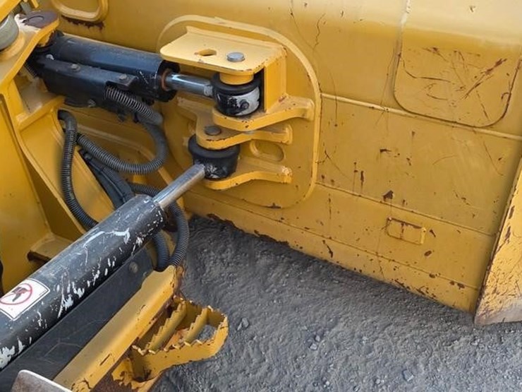 2017-caterpillar-d5k2-xl-image-44