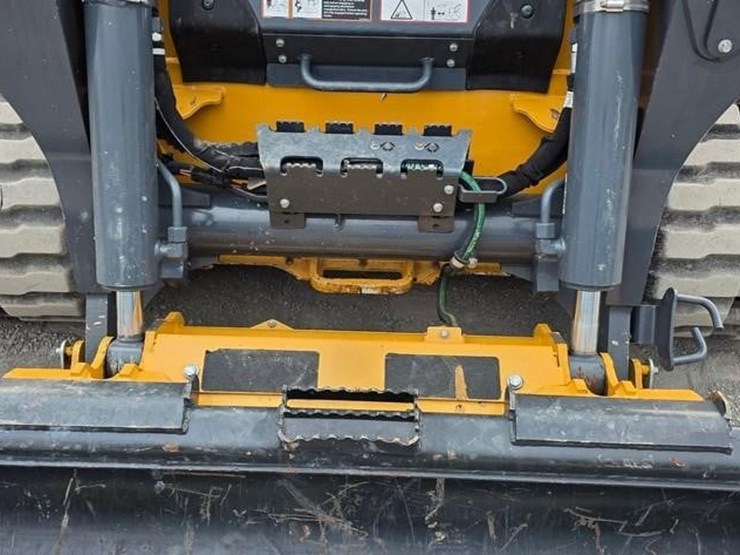 2025-deere-335-p-tier-image-37