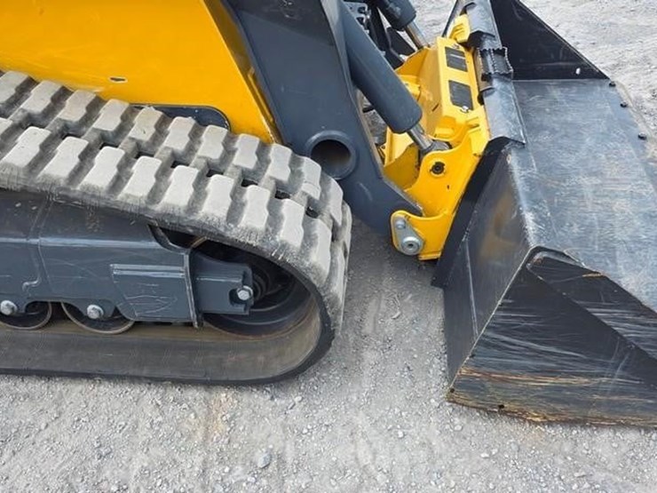 2025-deere-335-p-tier-image-8