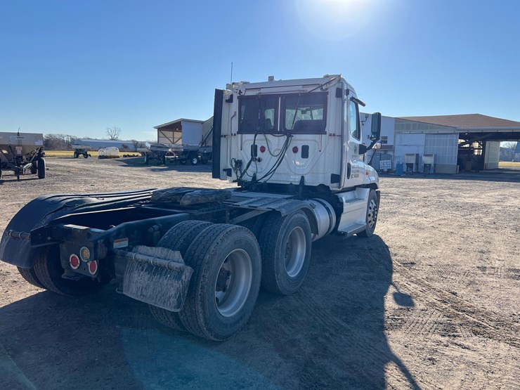 freightliner-cascadia-image-6