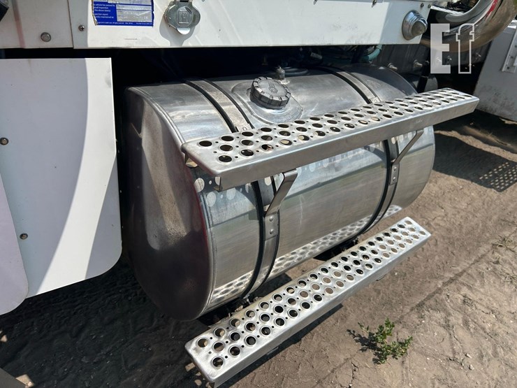 2007-kenworth-w900-image-14