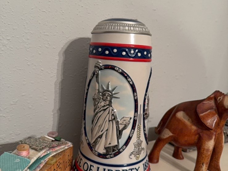 beer-stein-and-other-decorations-image-14