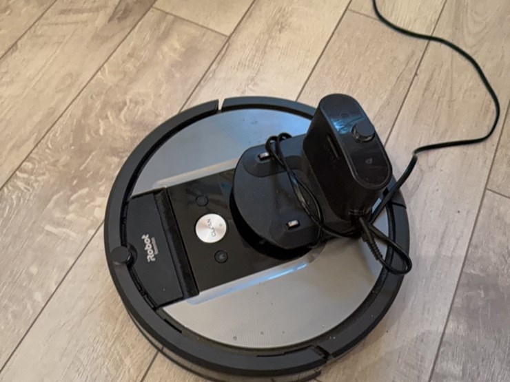 robot-roomba-automatic-cleaning-vacuum-cleaner-image-12