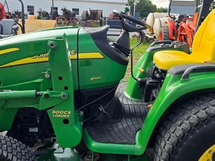 2013-john-deere-3520-image-25