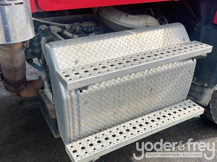 2018-freightliner-114sd-image-47