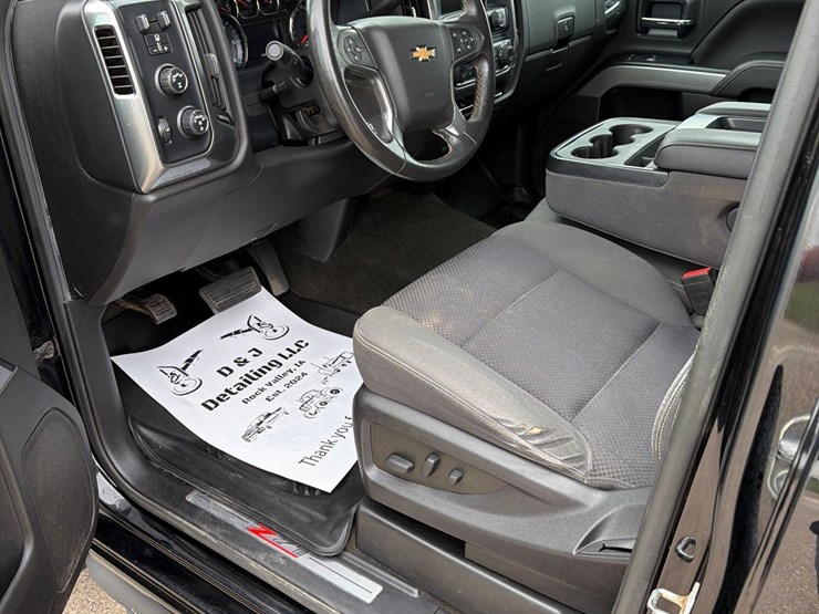 2018-chevrolet-1500-image-30