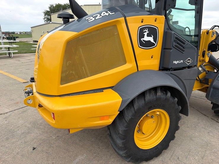2021-deere-324l-image-22