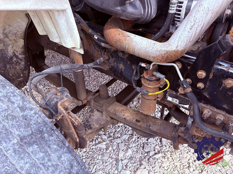 2006-freightliner-m2-106-image-39
