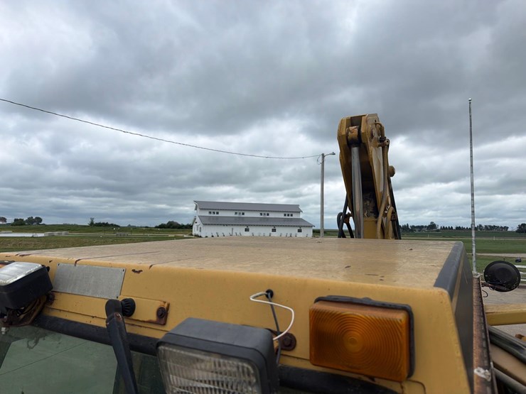 caterpillar-416-image-54