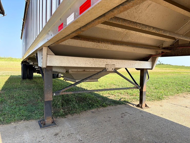 2010-dakota-4100-41ft-semi-grain-trailer-image-24
