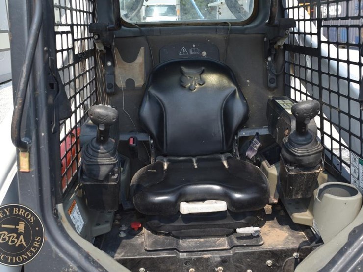2019-bobcat-t740-image-35