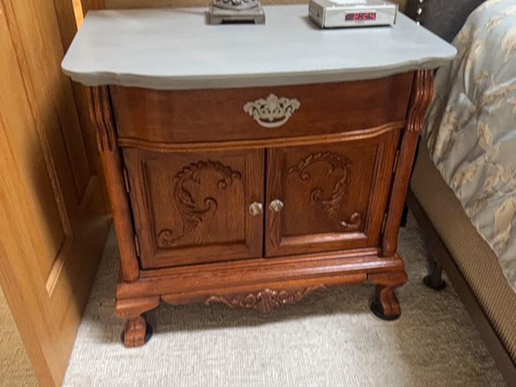 two-matching-oak-night-stands-image-5