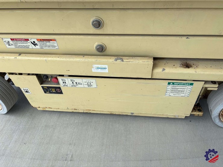 2001-jlg-2032e2-image-20