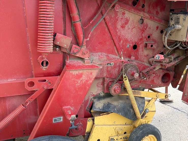new-holland-660-image-35