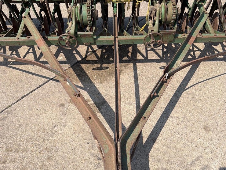 john-deere-b-image-9