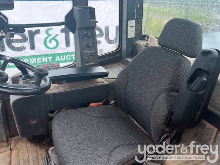 2014-deere-624k-image-36