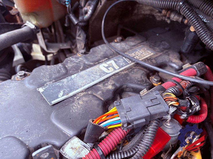 2006-freightliner-m2-106-image-32