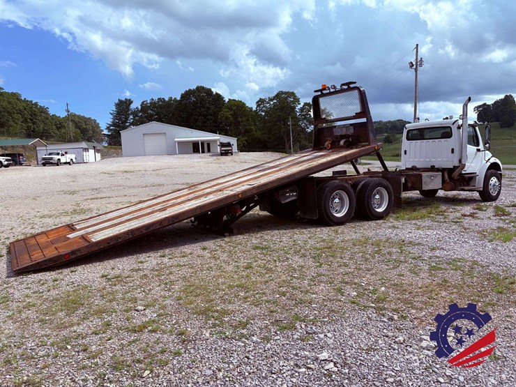 2006-freightliner-m2-106-image-89