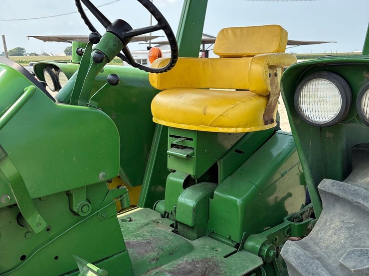 john-deere-3020-image-8