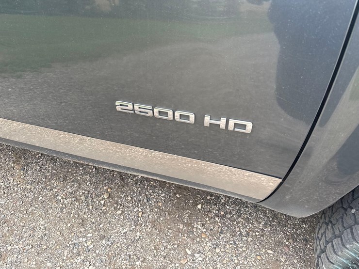 2011-chevrolet-3500-image-14