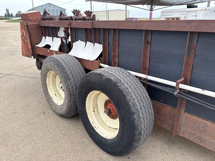 meyer-m425-manure-spreader-image-24