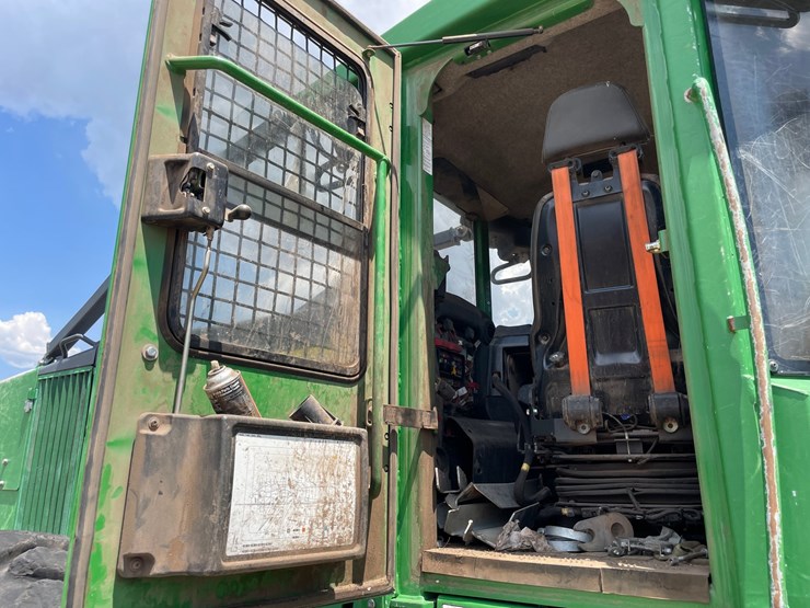 2015-deere-648l-image-59