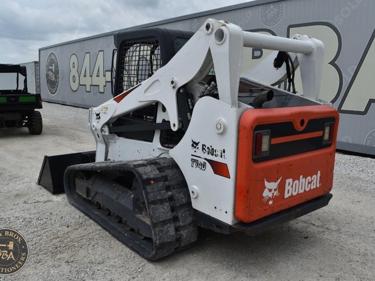2016-bobcat-t740-image-3