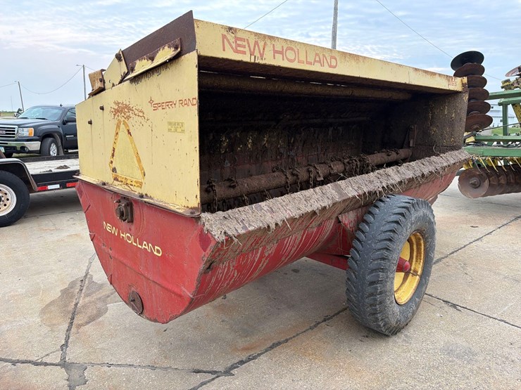 new-holland-365-manure-spreader-slinger-image-3