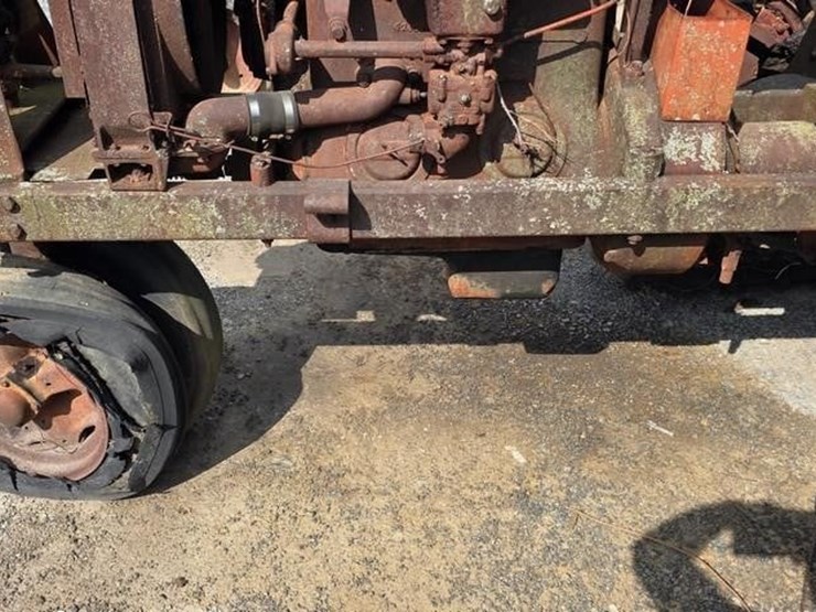 farmall-f20-tractor-(not-running)-image-14