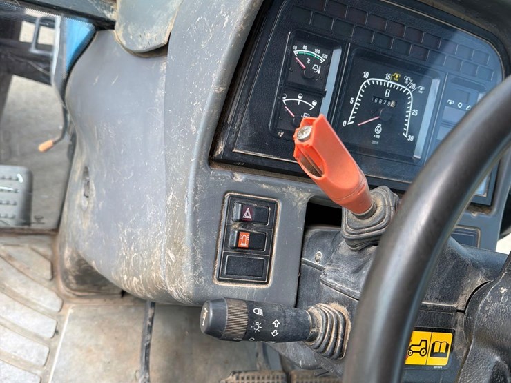 new-holland-8560-image-38