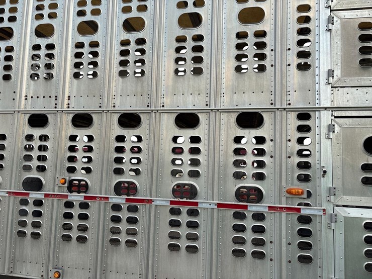 2014-wilson-livestock-trailer-image-49