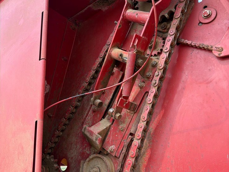 new-holland-660-image-42