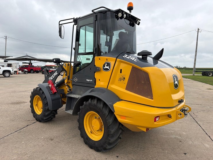 2021-deere-324l-image-5