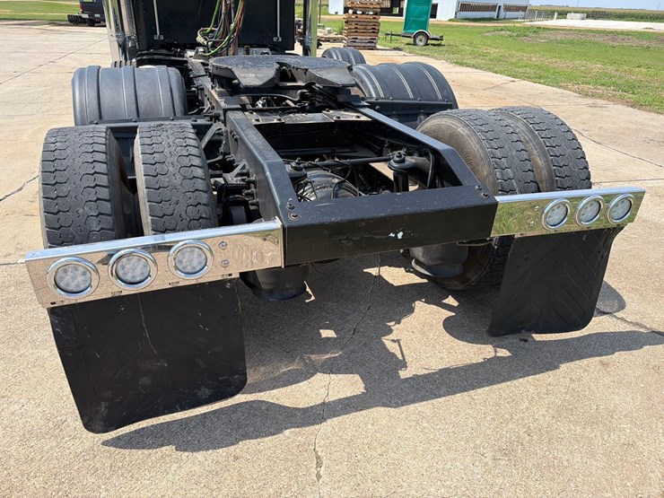 2007-peterbilt-379-image-8