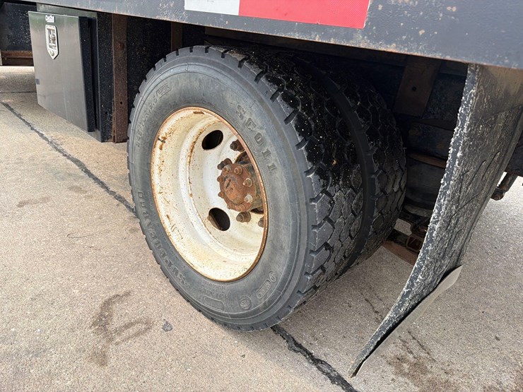 2000-freightliner-fl60-image-5