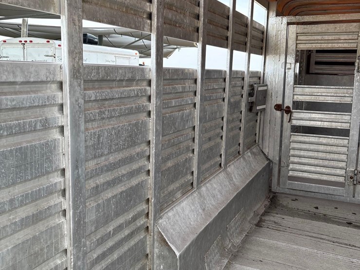 1989-kiefer-built-7ft-x-22ft-aluminum-gooseneck-livestock-trailer-image-37