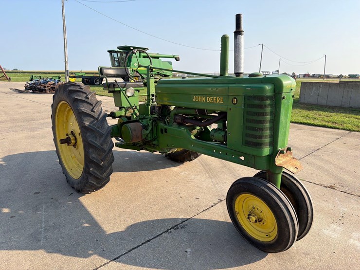 john-deere-b-image-3