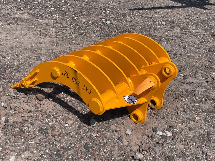 2026-caterpillar-305-image-4