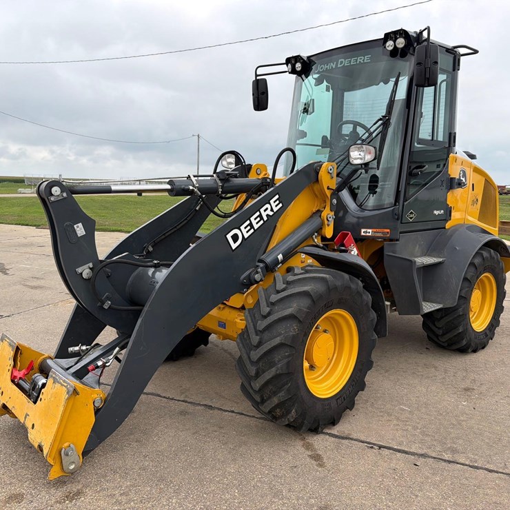 2021 DEERE 324L