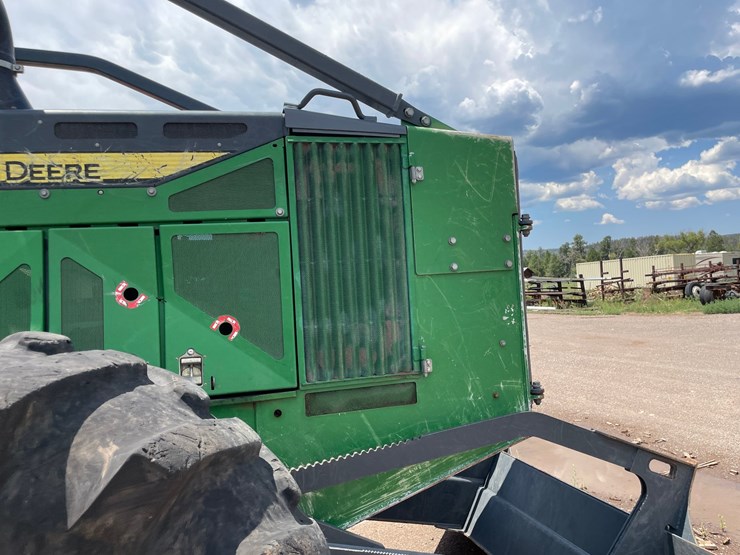2015-deere-648l-image-35
