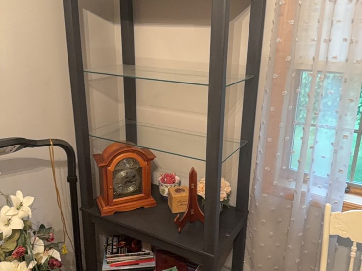 6-foot-shelf,-excellent-quality,-gray,-has-glass-shelves,-and-light-on-top-image-3