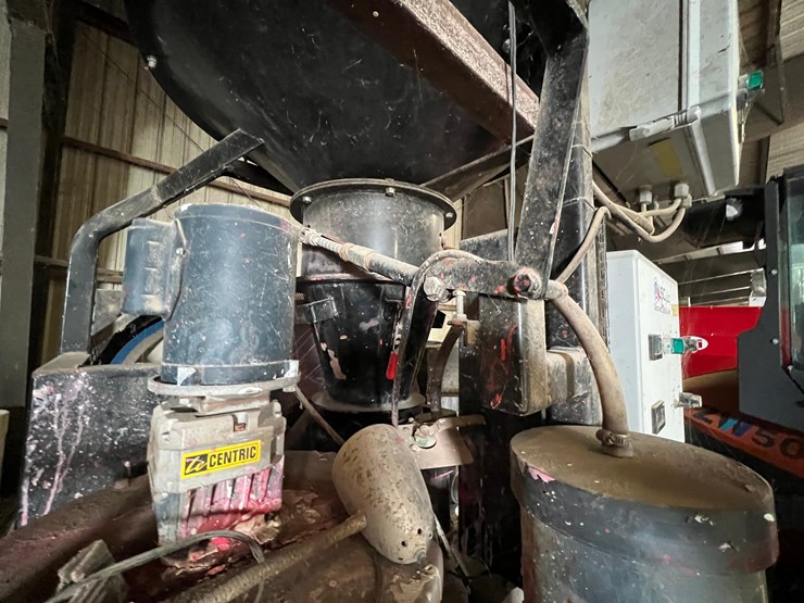 usc-800-seed-treater-with-guardrails-and-screen-image-13