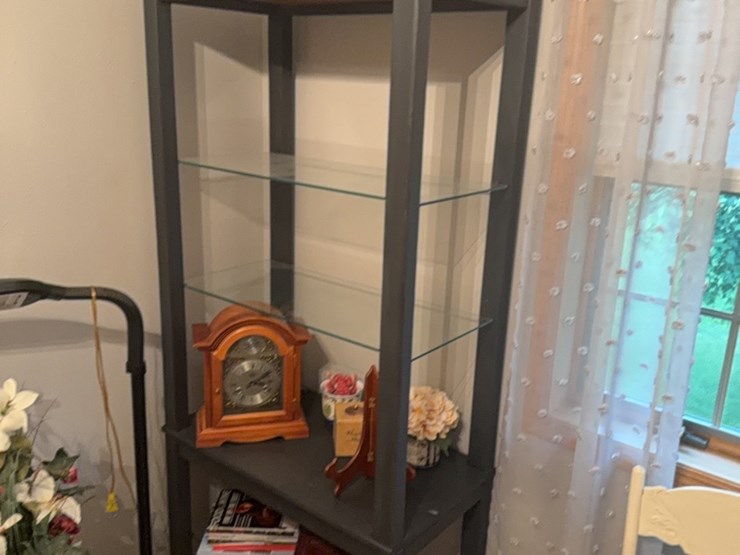 6-foot-shelf,-excellent-quality,-gray,-has-glass-shelves,-and-light-on-top-image-2